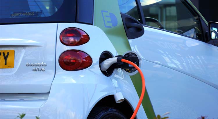น้ำมันแพงจัง! หรือรถยนต์ไฟฟ้าจะเป็นคำตอบ แล้วมันถูกกว่าน้ำมันจริงหรือ?
