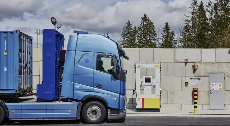 Volvo เปิดตัวรถบรรทุกไอน้ำ ใช้ ‘ไฮโดรเจน’ ไร้มลพิษ วิ่งได้ไกลถึง 1,000 กม.
