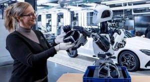 Apollo หุ่นยนต์ฮิวแมนนอยด์ เข้าทำงานในสายการผลิตของ Mercedes-Benz